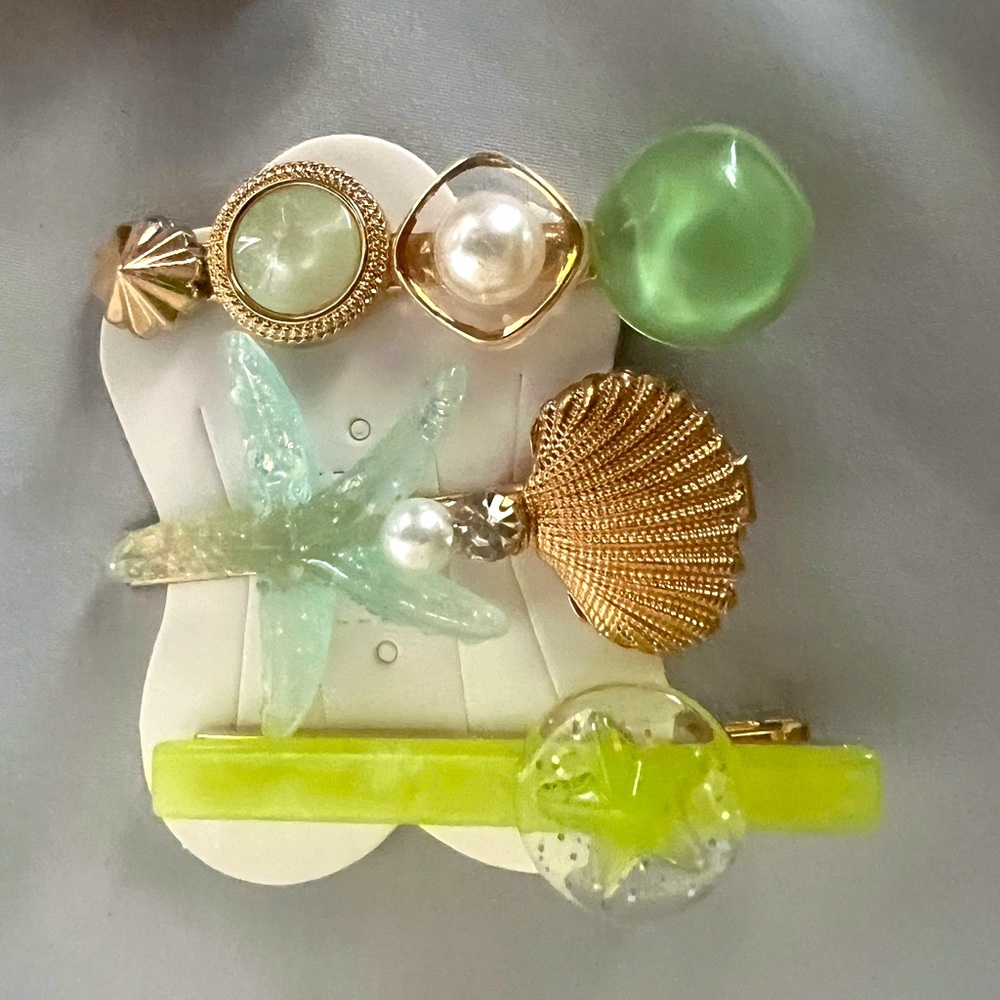 New barrette sets, please see listing.
